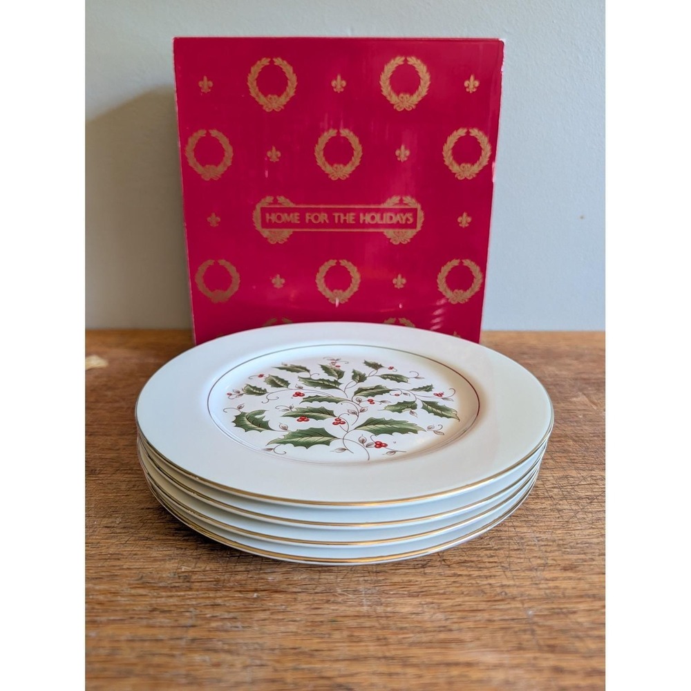 Royal Limited Holly Holiday Accent Salad Plates Set of 4 Japan Vtg Christmas (C)